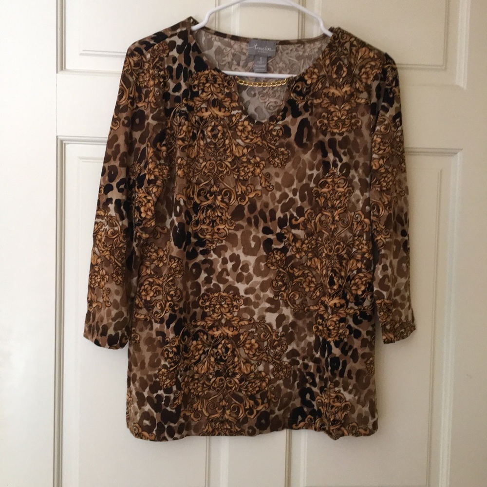Chico’s Travelers (M) Top Leopard Print Keyhole Neckline Gold Tone Chain